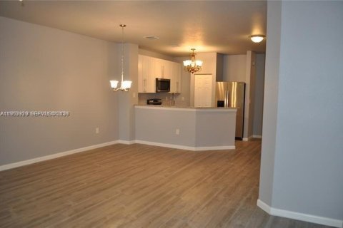 Townhouse in Tamarac, Florida 3 bedrooms, 132.66 sq.m. № 2008440 - photo 2