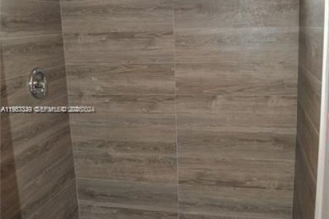 Townhouse in Tamarac, Florida 3 bedrooms, 132.66 sq.m. № 2008440 - photo 13