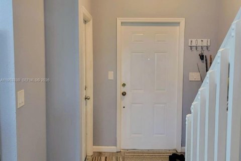 Townhouse in Tamarac, Florida 3 bedrooms, 132.66 sq.m. № 2008440 - photo 4