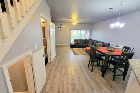 Townhouse in Tamarac, Florida 3 bedrooms, 132.66 sq.m. № 2008440 - photo 7