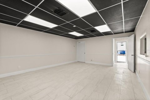 Propiedad comercial en alquiler en Sanford, Florida, 513.29 m2 № 1898614 - foto 3