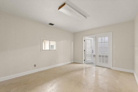 Immobilier commercial à louer à Sanford, Floride: 256.69 m2 № 1898614 - photo 8