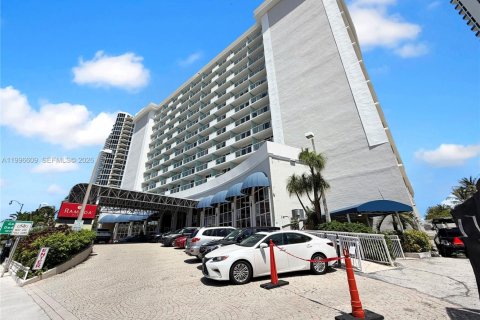 Студия в кондо в Санни-Айлс-Бич, Флорида № 2058684