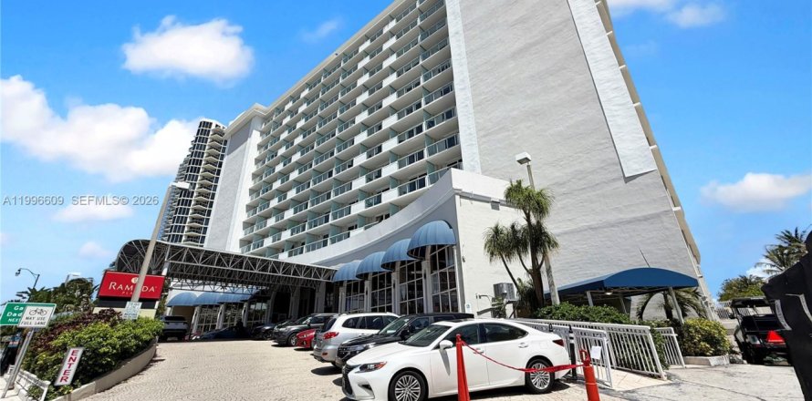 Студия в кондо в Санни-Айлс-Бич, Флорида № 2058684