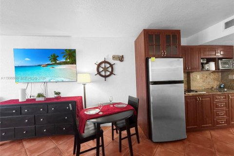 Купить кондоминиум в Санни-Айлс-Бич, Флорида 38.09м2, № 2058684 - фото 5