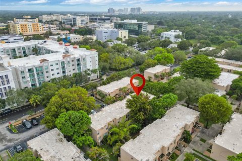 Adosado en alquiler en South Miami, Florida, 4 dormitorios, 104.98 m2 № 1926776 - foto 22