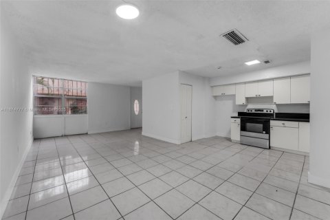 Adosado en alquiler en South Miami, Florida, 4 dormitorios, 104.98 m2 № 1926776 - foto 8