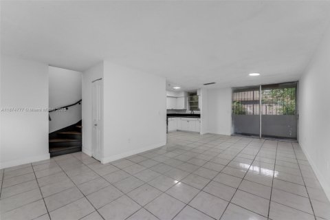 Adosado en alquiler en South Miami, Florida, 4 dormitorios, 104.98 m2 № 1926776 - foto 5
