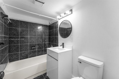 Adosado en alquiler en South Miami, Florida, 4 dormitorios, 104.98 m2 № 1926776 - foto 11