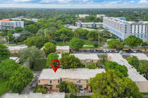 Adosado en alquiler en South Miami, Florida, 4 dormitorios, 104.98 m2 № 1926776 - foto 19
