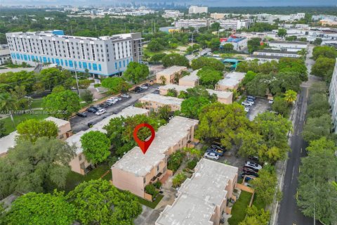 Adosado en alquiler en South Miami, Florida, 4 dormitorios, 104.98 m2 № 1926776 - foto 20