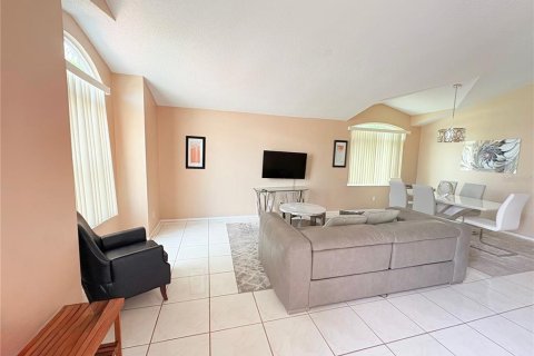 Villa ou maison à louer à Davenport, Floride: 4 chambres, 216.18 m2 № 2416673 - photo 5