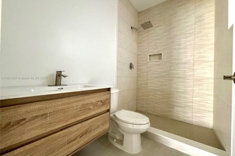 Villa ou maison à vendre à Miami, Floride: 4 chambres, 157.75 m2 № 1952139 - photo 11