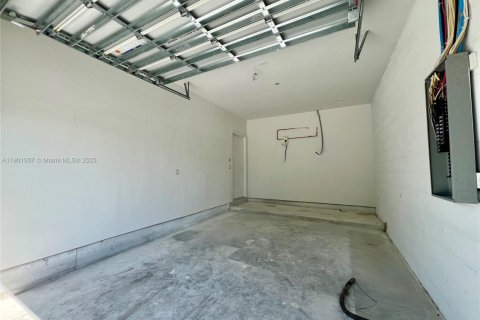 Villa ou maison à vendre à Miami, Floride: 4 chambres, 157.75 m2 № 1952139 - photo 12