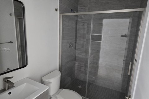 Villa ou maison à vendre à Miami, Floride: 4 chambres, 157.75 m2 № 1952139 - photo 13