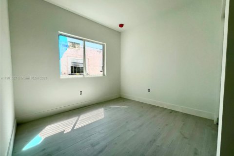 Villa ou maison à vendre à Miami, Floride: 4 chambres, 157.75 m2 № 1952139 - photo 8