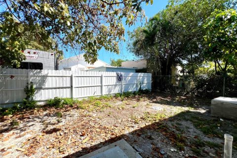 Villa ou maison à vendre à Miami, Floride: 4 chambres, 157.75 m2 № 1952139 - photo 15