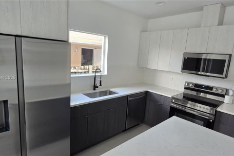 Villa ou maison à vendre à Miami, Floride: 4 chambres, 157.75 m2 № 1952139 - photo 5