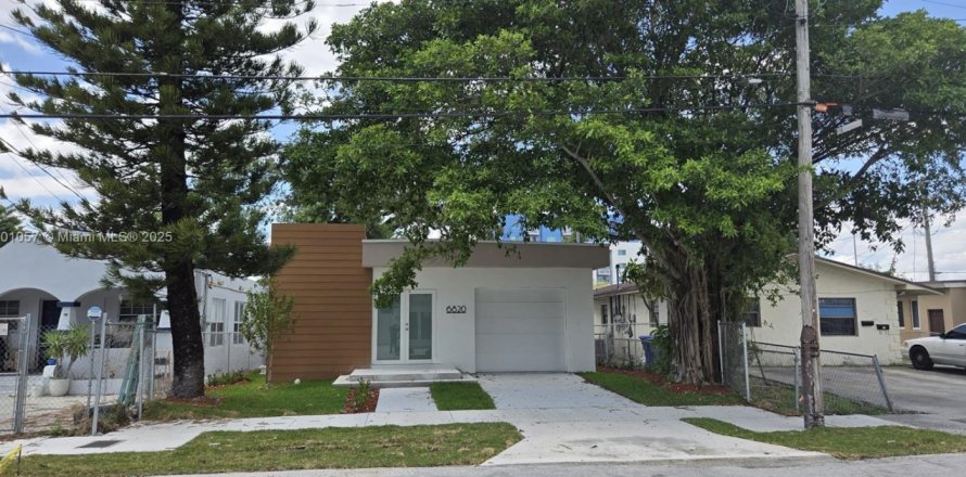 Villa ou maison à Miami, Floride 4 chambres, 157.75 m2 № 1952139