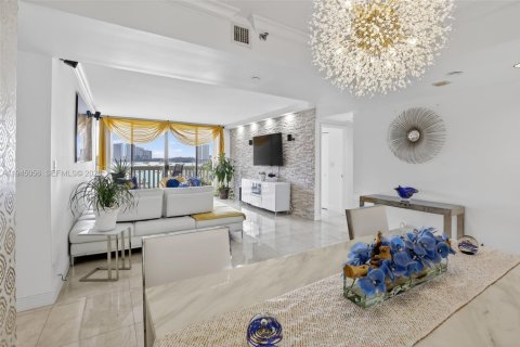 Copropriété à vendre à Aventura, Floride: 2 chambres, 125.42 m2 № 2006137 - photo 1