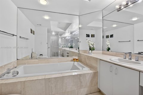 Copropriété à vendre à Aventura, Floride: 2 chambres, 125.42 m2 № 2006137 - photo 19