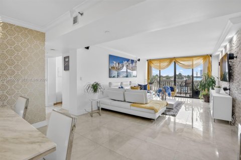 Copropriété à vendre à Aventura, Floride: 2 chambres, 125.42 m2 № 2006137 - photo 5