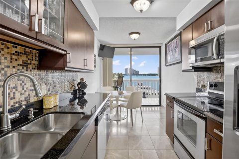 Copropriété à vendre à Aventura, Floride: 2 chambres, 125.42 m2 № 2006137 - photo 11