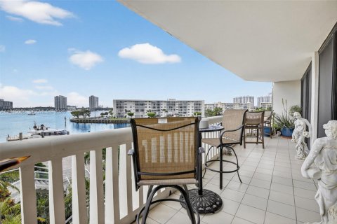 Copropriété à vendre à Aventura, Floride: 2 chambres, 125.42 m2 № 2006137 - photo 4