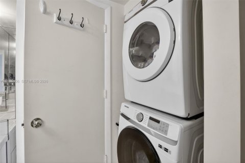 Copropriété à vendre à Aventura, Floride: 2 chambres, 125.42 m2 № 2006137 - photo 25