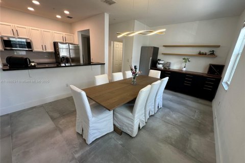 Adosado en alquiler en Miramar, Florida, 3 dormitorios, 185.8 m2 № 1953482 - foto 9