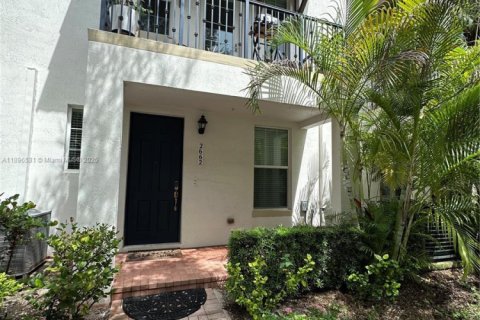 Adosado en alquiler en Miramar, Florida, 3 dormitorios, 185.8 m2 № 1953482 - foto 1