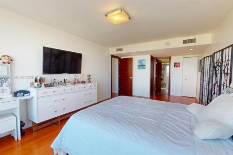 Condominio en venta en Hallandale Beach, Florida, 2 dormitorios, 130.06 m2 № 1938291 - foto 30