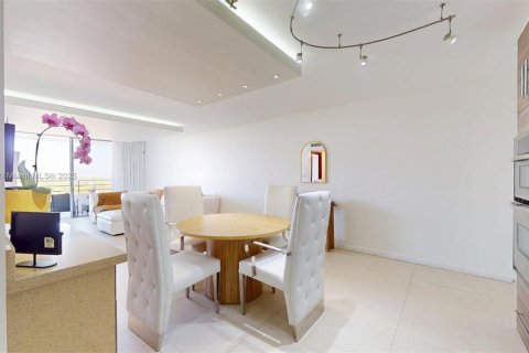 Condominio en venta en Hallandale Beach, Florida, 2 dormitorios, 130.06 m2 № 1938291 - foto 7