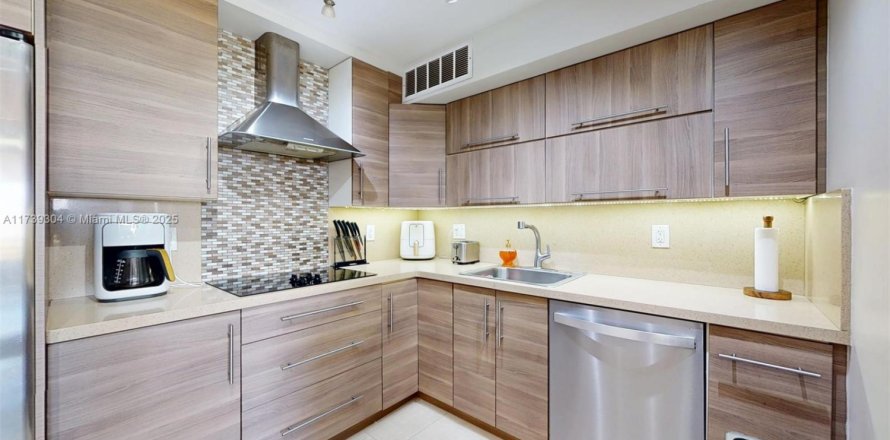 Condominio en Hallandale Beach, Florida, 2 dormitorios  № 1938291