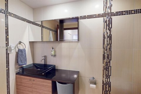 Condominio en venta en Hallandale Beach, Florida, 2 dormitorios, 130.06 m2 № 1938291 - foto 25