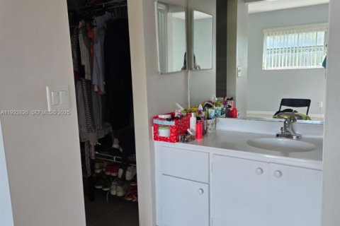 Купить кондоминиум в Маргит, Флорида 2 спальни, 86.4м2, № 1983822 - фото 3