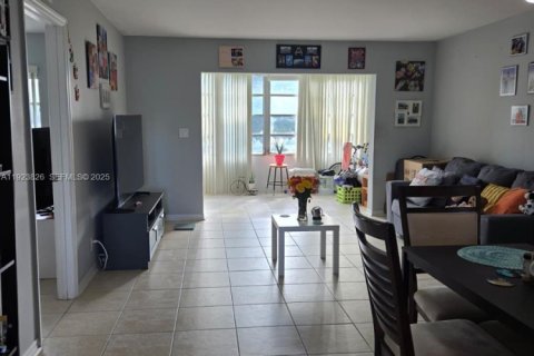 Купить кондоминиум в Маргит, Флорида 2 спальни, 86.4м2, № 1983822 - фото 8