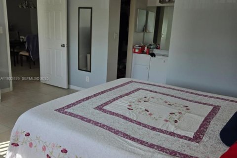Купить кондоминиум в Маргит, Флорида 2 спальни, 86.4м2, № 1983822 - фото 6