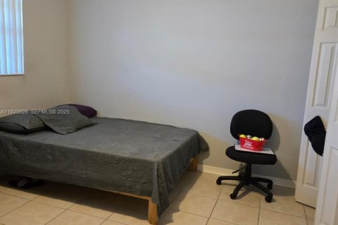 Купить кондоминиум в Маргит, Флорида 2 спальни, 86.4м2, № 1983822 - фото 4