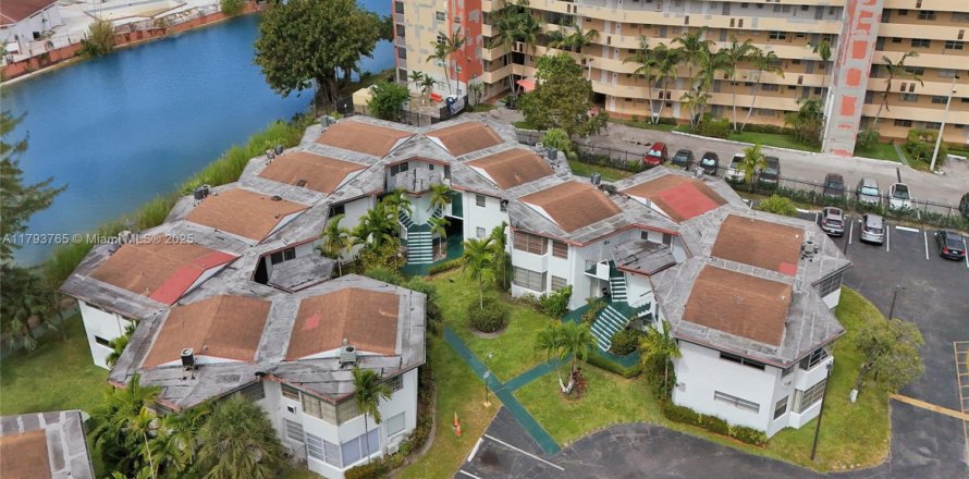 Кондоминиум с 2 спальнями в Майами, Флорида № 2028621