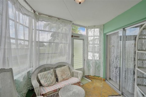 Купить кондоминиум в Майами, Флорида 2 спальни, 79.9м2, № 2028621 - фото 21