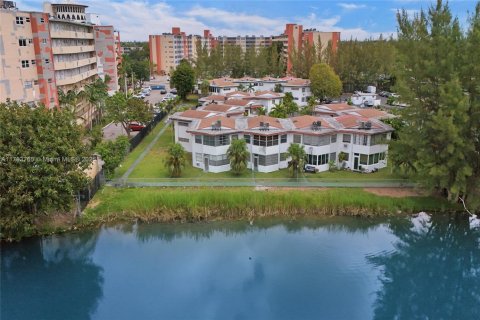 Купить кондоминиум в Майами, Флорида 2 спальни, 79.9м2, № 2028621 - фото 5