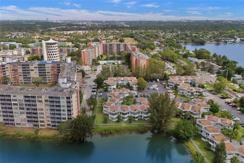 Купить кондоминиум в Майами, Флорида 2 спальни, 79.9м2, № 2028621 - фото 4