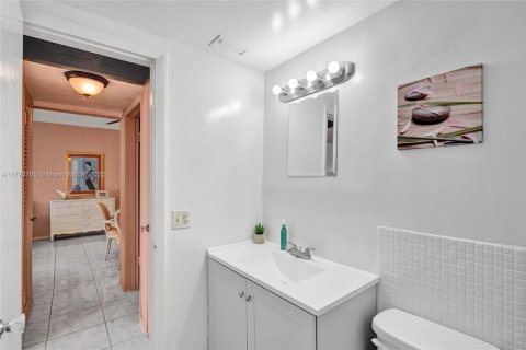 Купить кондоминиум в Майами, Флорида 2 спальни, 79.9м2, № 2028621 - фото 13