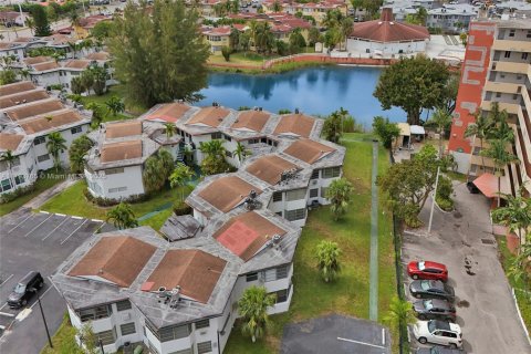 Купить кондоминиум в Майами, Флорида 2 спальни, 79.9м2, № 2028621 - фото 2