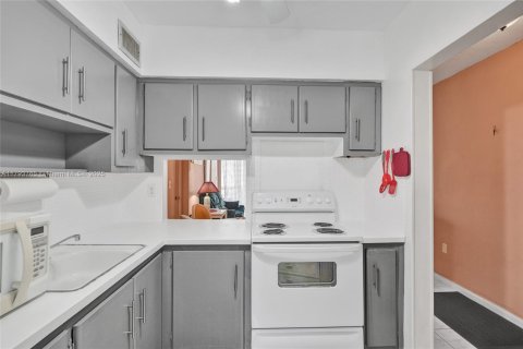 Купить кондоминиум в Майами, Флорида 2 спальни, 79.9м2, № 2028621 - фото 6