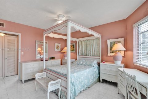 Купить кондоминиум в Майами, Флорида 2 спальни, 79.9м2, № 2028621 - фото 10