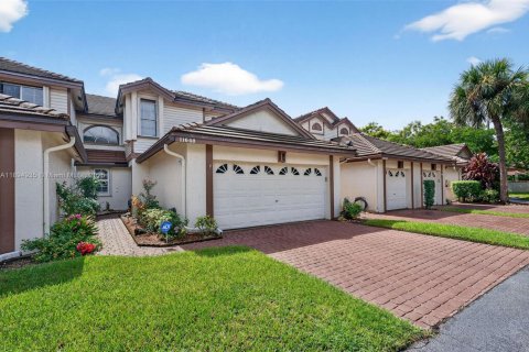 Townhouse in Coral Springs, Florida 4 bedrooms, 157 sq.m. № 1950666 - photo 1