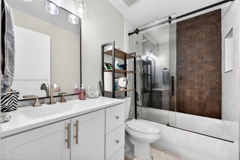 Townhouse in Coral Springs, Florida 4 bedrooms, 157 sq.m. № 1950666 - photo 28