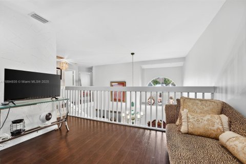 Townhouse in Coral Springs, Florida 4 bedrooms, 157 sq.m. № 1950666 - photo 24